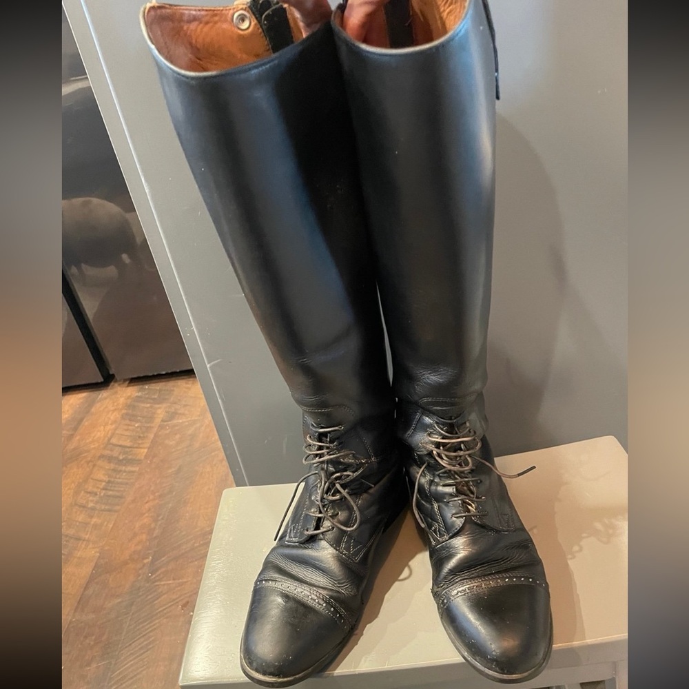 Black leather Ariat Tall Field Boots - Size Women’s 8.5. *needs one new zipper*
